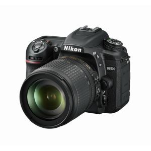  Nikon FOTOAPARAT D7500 + AF-S DX 18-140 f/3.5-5.6G ED VR    
